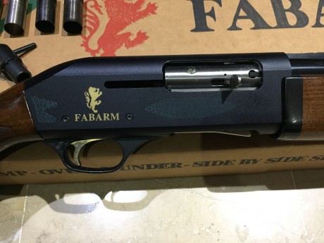 Saludos a todos, pongo a la venta mi escopeta semiautomatica Fabarm Modelo Europa 12/76 cañon 71 cms, 10