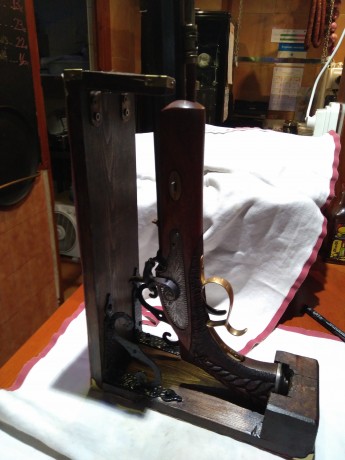 cambio pistola MS avancarga cal.45,esta muy cuidada.Cambio por algo q me interese,no miro precio del trueque,si 00