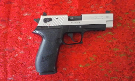 Vendo Sig Sauer 22 (Two-Tone Niquel) como nueva, con 2 cañones de 3 y 5 pulgadas guiada en F por solo 00