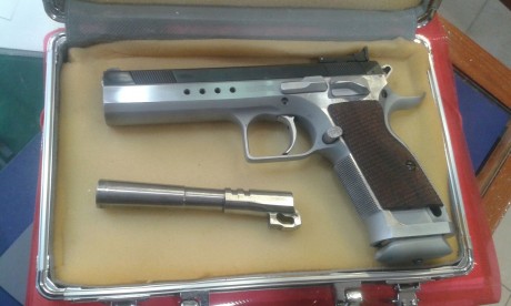 Buenas, un compañero vende una pistola TANFLGIO 9 mm Parabellun con dos cañones, una para precisión y 00