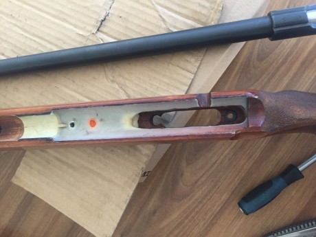 Buenos días:

Vendo otra joya de mi corona, pues eso.....Vendo carabina Walther KKM del año 1967, cañón 10