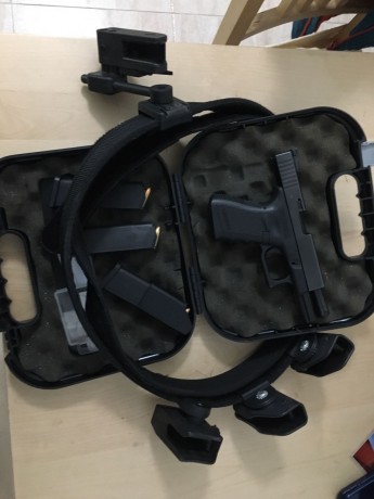 Hola. Vendo por retirarme del tiro Glock 19 con tres cargadores. Miras cambiadas, también entrego las 00