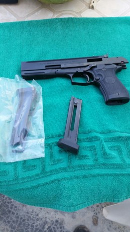 VENDO PISTOLA BERETTA 87 TARGET CALIBRE 22 LR NUEVA. SOLO ESTRENADA. PRECIO : 320 € PORTES DE ENVÍO INCLUIDOS. 02