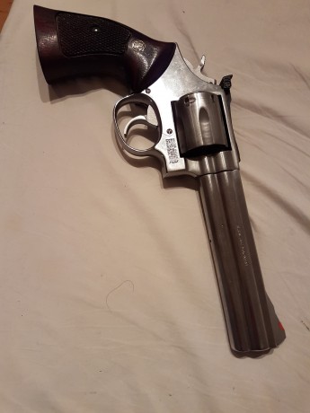 Vendo revolver Smit and Wesson 686 en acero inoxidable 6¨ cal357 magnun y 38 
Esta en Madrid
precio 350 10