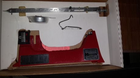 Vendo bascula Hornady, como nueva. 
70 €, con portes pagados. 00