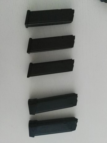 Buenas tardes,

Vendo cargadores Glock totalmente nuevos y originales de 9mm.
Precio:
30€ los de 17 tiros.
33€ 01