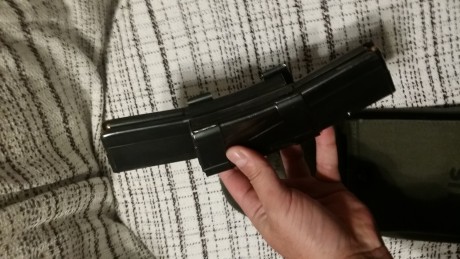 Son dos cargadores tipo banana para 30 cartuchos cada uno. Son del calibre 30 o 7.62 de las carabinas 01