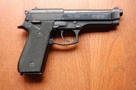por motivo de otro proyecto vendo esta magnifica pistola taurus pt92,con solo 300 cartuchos disparados,quiero 02