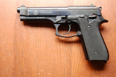por motivo de otro proyecto vendo esta magnifica pistola taurus pt92,con solo 300 cartuchos disparados,quiero 01