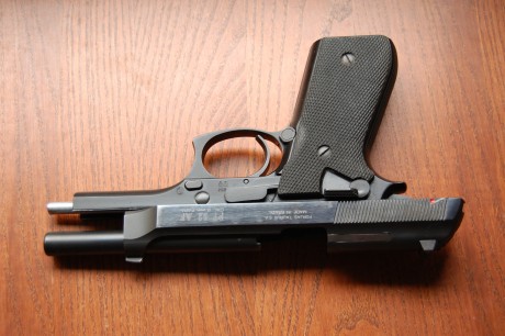 por motivo de otro proyecto vendo esta magnifica pistola taurus pt92,con solo 300 cartuchos disparados,quiero 00