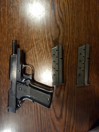 Hola compañeros,
Vendo esta magnífica pistola LLAMA XI-B de 9 mm parabelum con dos cargadores y su caja 02