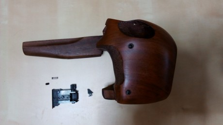 Hola, vendo cacha original de TOZ 35, valida para 35 y 35M, viene a ser una L-XL,+ madera inferior, + 01