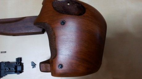 Hola, vendo cacha original de TOZ 35, valida para 35 y 35M, viene a ser una L-XL,+ madera inferior, + 00