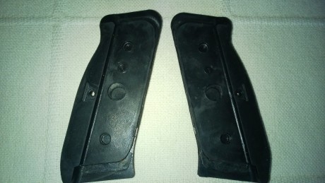 Buenos Dias,
Se vende Cachas Originales Neopreno a Estrenar CZ válidas para Modelos 75,85,SP-01 y Shadow.
Venían 01