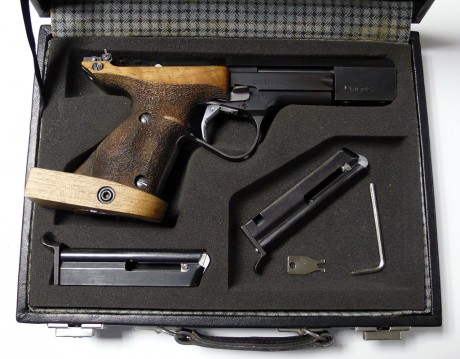 Se vende Unique DES 69U, calibre .22 lr, en mi opinión una de las pistolas más precisas en ese calibre, 00