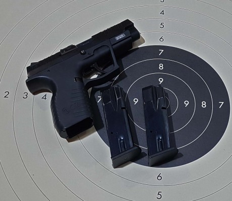 Un compañero del club me ha pedido que ponga a la venta su Cz 100 con 2 cargadores.
La pistola esta nueva 00