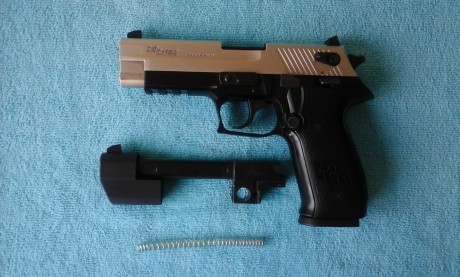 Vendo Nagnificó revolver S&w calibre 357 con su caja original y con dos cachas y con el Regalo nun 112