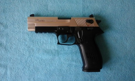 Vendo Nagnificó revolver S&w calibre 357 con su caja original y con dos cachas y con el Regalo nun 111