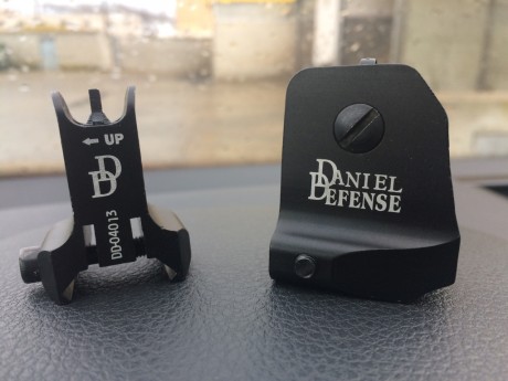 Alzas para AR o cualquier otro fusil con raíl picatinny.

Totalmente regulables.

Son réplica Daniel Defense, 10