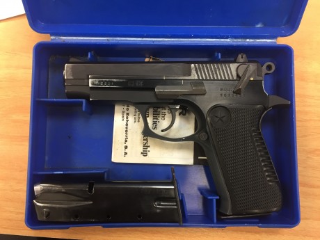 Vendo pistola Star pk 28 del calibre 9mmPb con su funda y dos cargadores, esta en perfecto estado y con 02