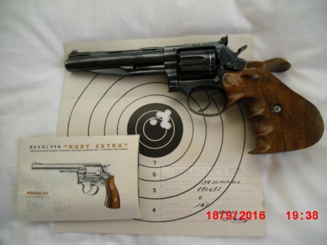 Cañon de 6" como espejo.Único dueño. Cacha anatomica mediana ,no tocada.  Guia "F" en Granada 02