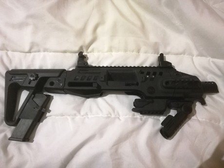 Vendo Roni para glock 17-19 nuevo
solo de exposición nunca disparado
con miras astra abatibles (valoradas 00
