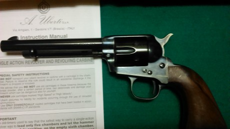 Vendo éste precioso revolver vaquero Mod.1873, sin haberlo estrenado. Nuevecito e impecable, en su caja 02