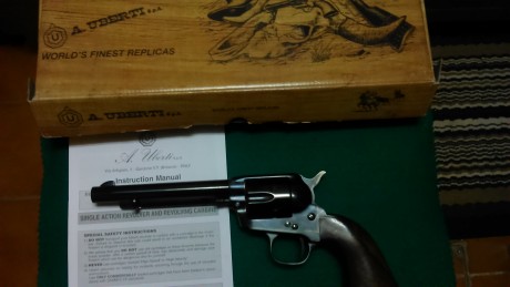 Vendo éste precioso revolver vaquero Mod.1873, sin haberlo estrenado. Nuevecito e impecable, en su caja 01