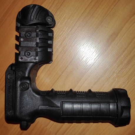 Pistolete delantero con montaje para linterna. CAA FGA modelo OFEK 2. Boton trasero con modo intermitente 00