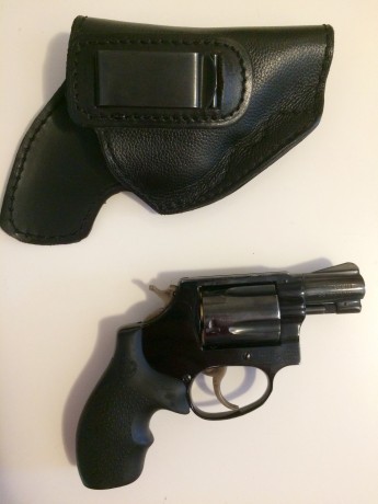 Hola a todos,
Pongo a la venta mi muy apreciado compañero de viaje.
Es un revolver Smith & Wesson 02