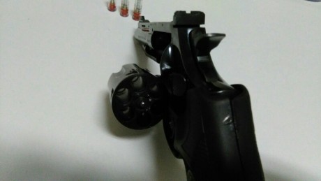 Se venden estos dos revólveres, Astra Cadix con cañón de 6 pulgadas y Llama Comanche II de 4", ambos 00