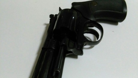 Se venden estos dos revólveres, Astra Cadix con cañón de 6 pulgadas y Llama Comanche II de 4", ambos 11