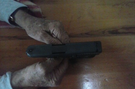 Hola a todos :
 Cambiaria  solo Madrid Glock 26 con 100 tiros ,9 para.con todos sus aditamientos ,caja 92