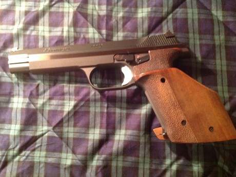 Vendo esta pistola muy especial y difícil de encontrar. 
Es una SIG P-240. calibre .38Spl WC. Lo mejor 01