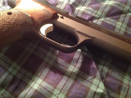 Vendo esta pistola muy especial y difícil de encontrar. 
Es una SIG P-240. calibre .38Spl WC. Lo mejor 10