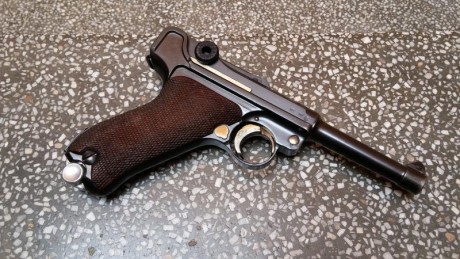 Hola compañeros:
Vendo Luger Mauser militar del año 35 (S42 Código G). Tiene todas las piezas idénticamente 01