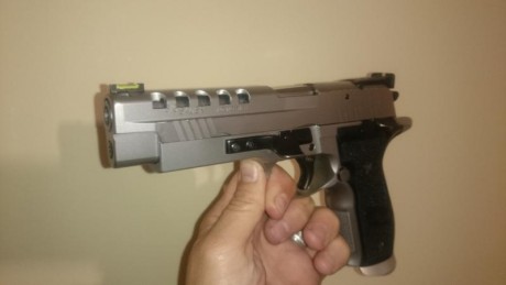 Vendo esta máquina,  tres cargadores,  cinturón,  tres portacargadores,  funda de extracción rápida y 02
