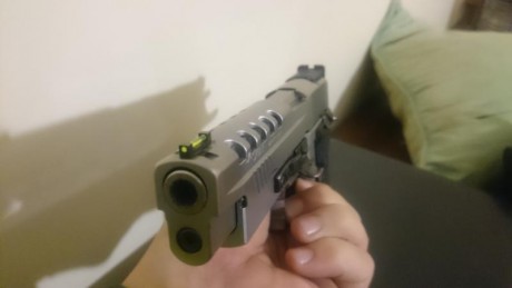 Vendo esta máquina,  tres cargadores,  cinturón,  tres portacargadores,  funda de extracción rápida y 00