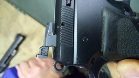 Hola a todos.

Pongo a la venta una CZ75b con kit Kadett del 22 lr.

Compré este arma aquí en el foro, 11