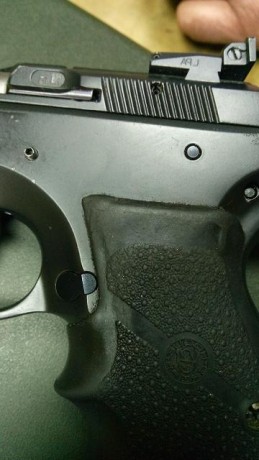 Hola a todos.

Pongo a la venta una CZ75b con kit Kadett del 22 lr.

Compré este arma aquí en el foro, 10