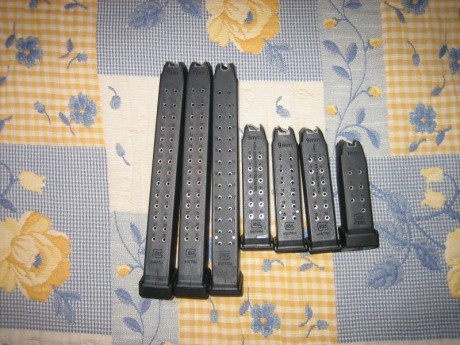 Hola. Se vende este lote de cargadores para pistolas  Glock del 9mmP.  3 de 31 disparos, 3 de 15 disparos 00