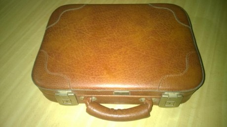   

Continuo vaciando ahora van maletines y estuches.
Este es en similpiel, esta sin usar y en perfecto 01