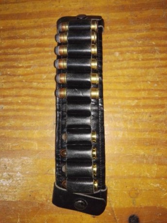 Muy buenas.
Pongo a la venta cartuchera para municion calibre 38 - 357 - 9 mm de cuero para cinturon 30 02
