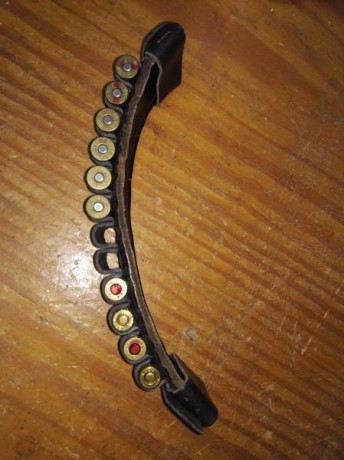 Muy buenas.
Pongo a la venta cartuchera para municion calibre 38 - 357 - 9 mm de cuero para cinturon 30 01