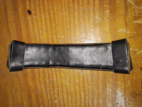 Muy buenas.
Pongo a la venta cartuchera para municion calibre 38 - 357 - 9 mm de cuero para cinturon 30 00