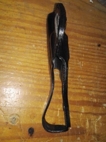 Muy buenas.
Pongo a la venta cartuchera para municion calibre 38 - 357 - 9 mm de cuero para cinturon 30 12