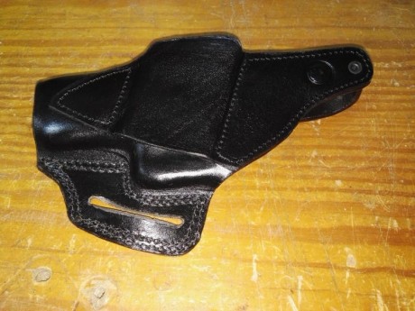 Muy buenas.
Pongo a la venta cartuchera para municion calibre 38 - 357 - 9 mm de cuero para cinturon 30 10