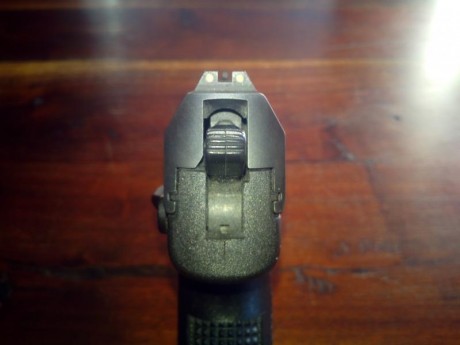 Vendo HK USP Standard 9mm.
En buen estado y con poco uso. 
Con 2 cargadores (capacidad 15 cartuchos).
Con 01