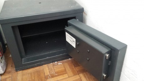 Se vende armero Grado 3 modelo Elite 12 para 3 armas cortas
12 litros de capacidad con toda la documentación 00