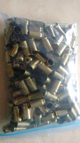 Muy buenas, vendo tres lotes de 300 vainas del 45 ACP, limpias y desempistonadas con un solo disparo por 00